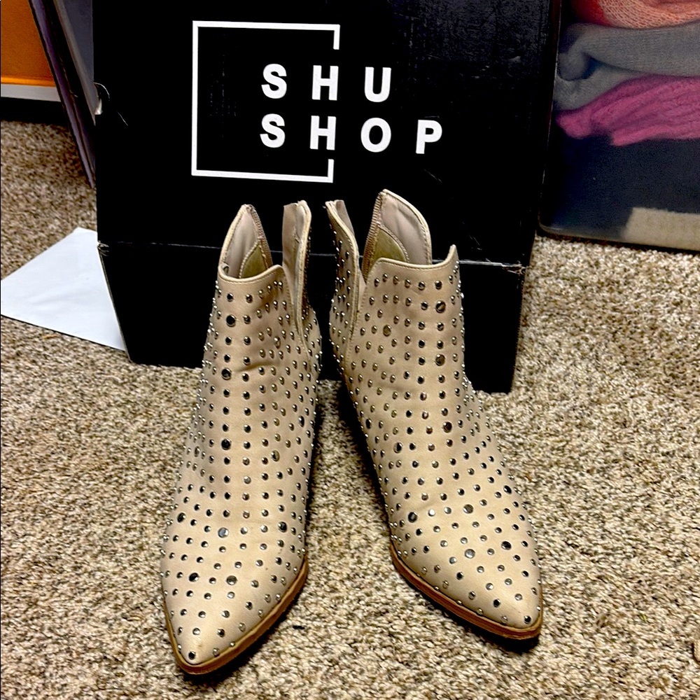 ShuShop Cream Perforated Ankle Booties